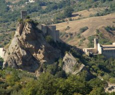 Castello Medievale di Roccascalegna. Rovine del castello