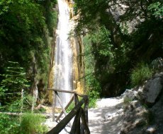 Cascata Acquabianca Waterfalls. La cascata nel Parco dei Monti Piacentini