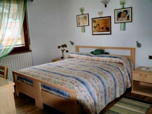 <div id="result_box" dir="ltr">Double room with possibility of extra bed, private bathroom with window, shower and hairdryer, large window with views over garden and park petroglyphs of Grosio.<br /></div>