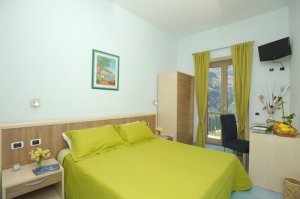 Double room with en-suite bathroom and panoramic balcony