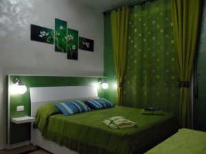 ROMATIC - Green Room