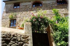 Visit Bed and breakfast il colibrì's page in Calci